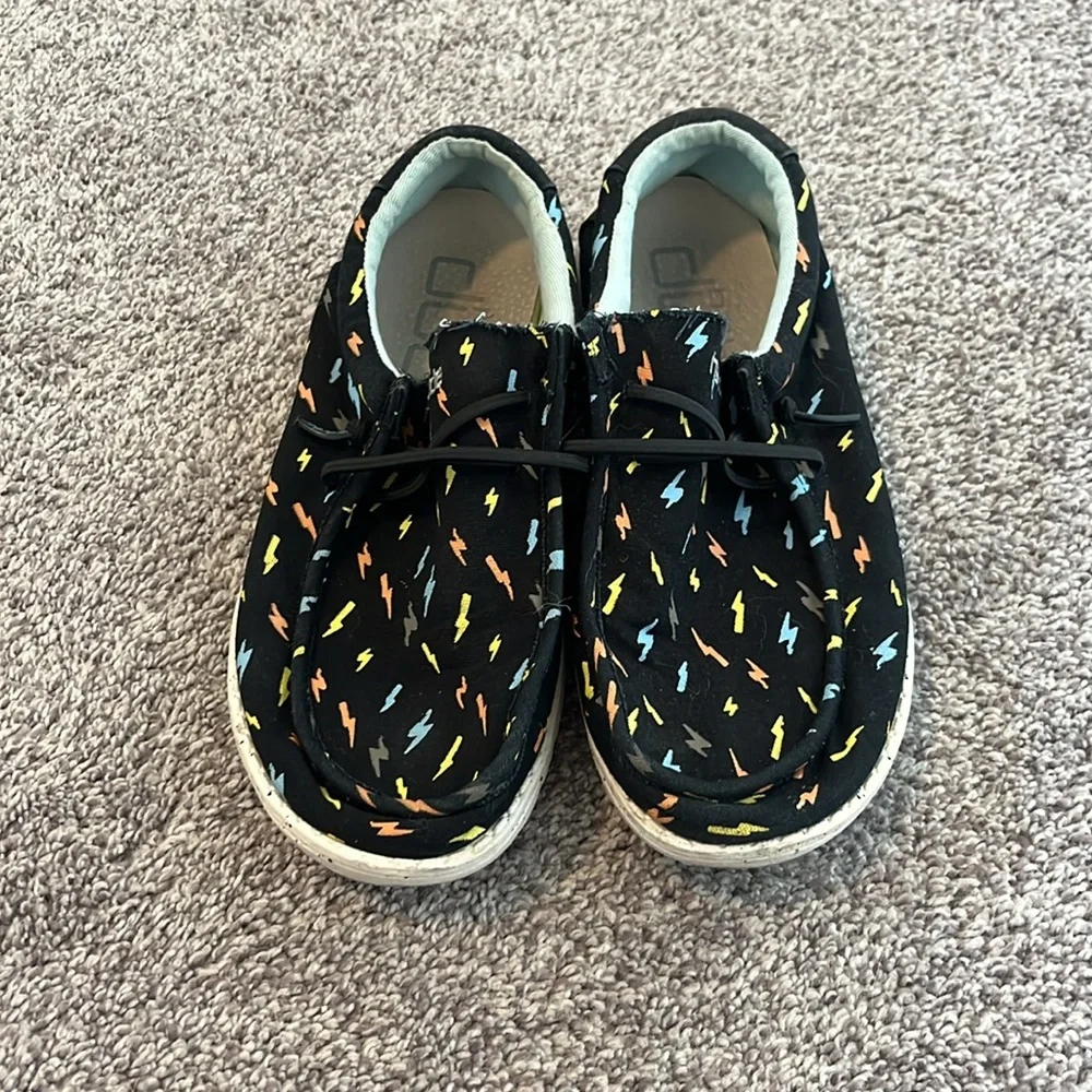 Hey Dudes Wally Youth Black Flash Size Youth 5/6